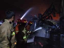 Kebakaran Pabrik Cat di Sidoarjo, Terdengar Ledakan Keras