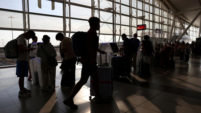 Malaysia menahan perempuan WNI gara-gara bercanda membawa bom saat hendak check-in menaiki pesawat di Bandara Internasional Penang.