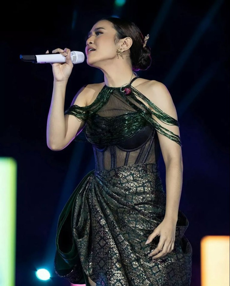 Mahalini Raharja Mahalini Raharja