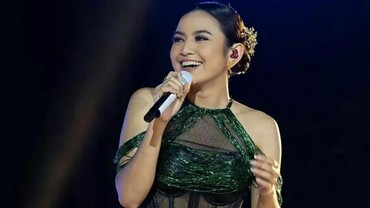 Lirik Lagu Bohongi Hati - Mahalini