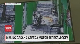 VIDEO: Maling Gasak 2 Sepeda Motor Terekam CCTV