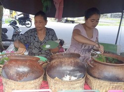 Mencicipi Bubur Sumsum Khas Bebandem, Harganya Cuma Rp 2.500!