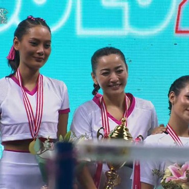 Erika dan Hesti Kalahkan Raisa-Anya pada Pertandingan Bulutangkis Tepok Bulu