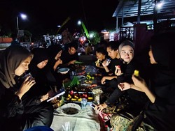 Ritual Tumpeng Sewu, Selamatan Desa Santap Kuliner Pecel Pitik