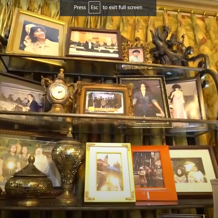 <p>Menurut Puput, rumahnya itu telah dibangun sejak zaman Belanda. Ia dan keluarga hanya merenovasi sedikit karena desain dan dekorasinya tidak boleh diubah secara keseluruhan. (Foto: YouTube TRANS7 OFFICIAL)</p>