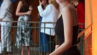 <p>Tak cuma wajah yang awet muda, tubuh Song Hye Kyo pun terlihat tetap langsing. Body goals banget ya! (Foto: Instagram @kyo1122)</p>