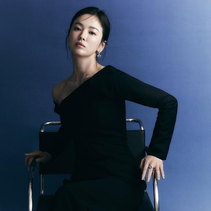 <p>Penampilan Song Hye Kyo yang awet mudah ini kerap mendapatkan pujian dari dunia fashion. Banyak netizen juga mengagumi kecantikan wanita 40 tahun ini. (Foto: Instagram @kyo1122)</p>