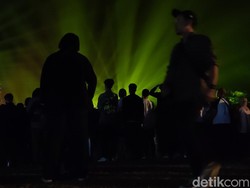 Trio Lestari Bawa Penonton Prambanan Jazz Kenang Glenn Fredly