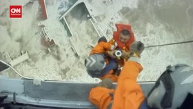 VIDEO: Detik-detik Penyelamatan Kapal Tenggelam di China
