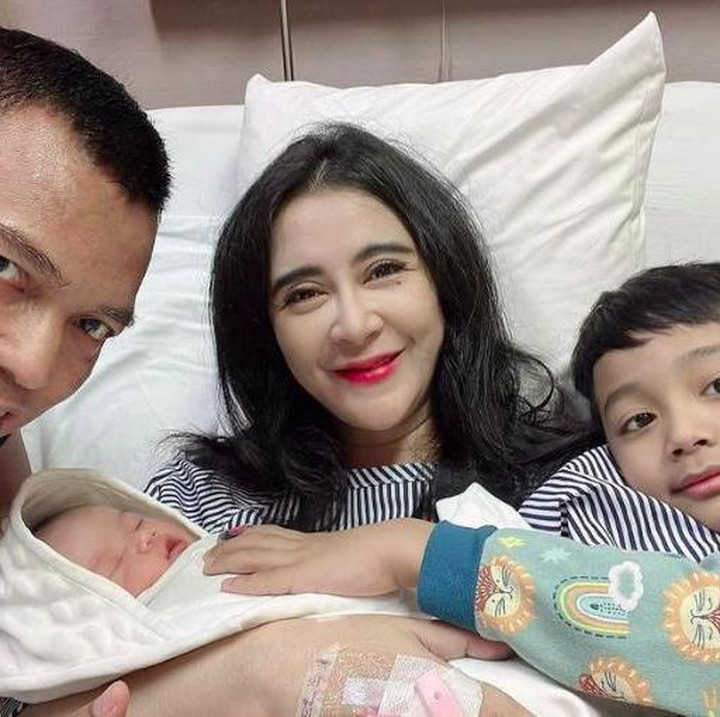 <p>Nama sang anak adalah Rafaizan Rakhan Athallah Pulungan. Artinya, pemimpin yang berderajat tinggi yang memiliki hati mulia anugerah dari Allah dan keturunan dari pulungan. (Foto: Instagram @uutpermatasari)</p>