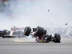 Kecelakaan Horor di F1 GP Inggris: Mobil Driver Alfa Romeo Sampai Terguling