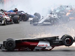 Halo Selamatkan Nyawa Zhou dalam Kecelakaan Horor di GP Inggris