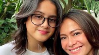 <p>Bagaimana pun, Ersa Mayori tetap bangga sebagai ibunda. "Bismillah masuk babak baru jadi orang tua! Selamat ya Kak @kikavairana , we're so proud of you!" tulisnya. (Foto: Instagram @ersamayori)</p>