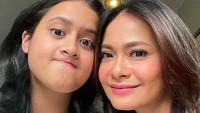 <p>Meski bahagia, perasaan Ersa Mayori tetap campur aduk. Ia mellow lantaran Kika akan jauh dari anaknya. (Foto: Instagram @ersamayori)</p>