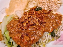 Apa Bedanya Lotek, Gado-Gado dan Pecel? Bahan dan Cara Membuatnya