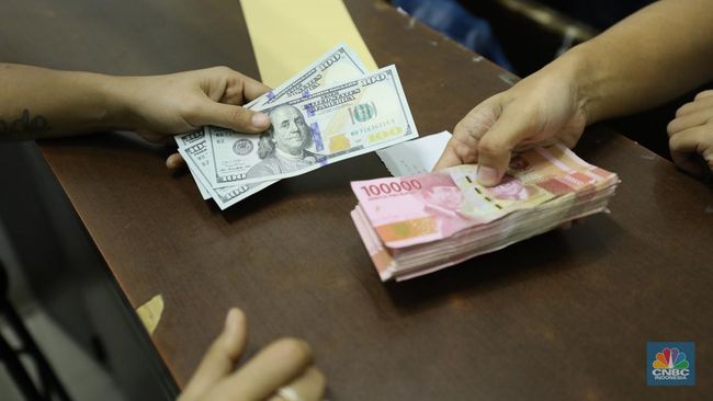 Dolar AS Jeblok Nyaris 6%, Rupiah Jangan Sampai Melemah Lagi!