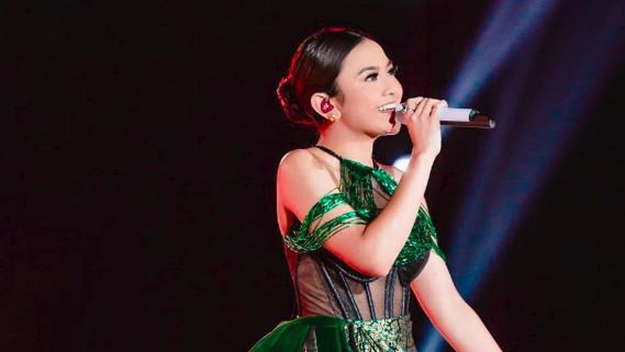 Mahalini Mahalini tampil di salah satu acara.