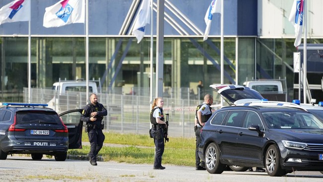FOTO: Panik Warga saat insiden Penembakan di Mal Kopenhagen