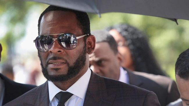Setelah divonis 30 tahun penjara akibat kasus perdagangan seks, R Kelly disebut berada dalam pengawasan tindakan bunuh diri.