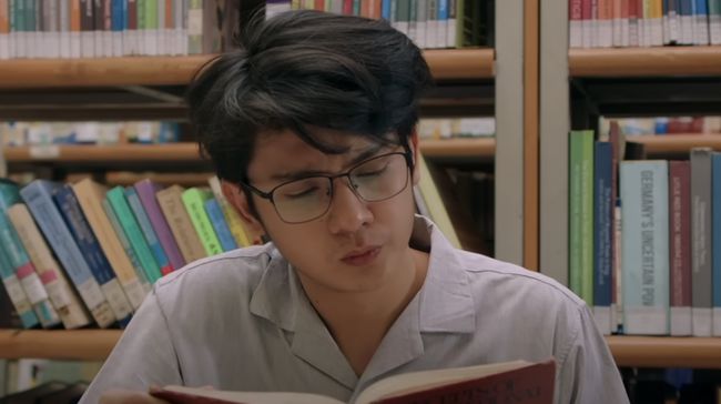 Ranah 3 Warna menjadi film adaptasi novel milik Ahmad Fuadi yang kedua setelah Negeri 5 Menara.