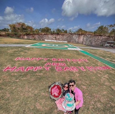 9 Potret Ria Ricis Dapat Kejutan Ultah Romantis di Atas Helikopter