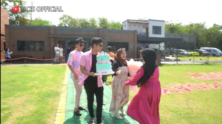 Ria Ricis dan Teuku Ryan