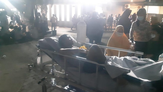 Kebakaran yang terjadi di RS Siloam Sriwijaya Palembang pada Senin (4/7) malam berhasil dipadamkan oleh tiga mobil pemadam.