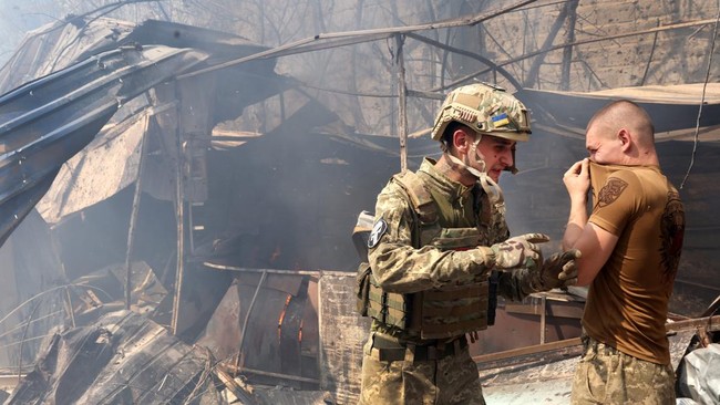 Istilah 'bom kotor' menjadi sorotan usai militer AS-Rusia berkomunikasi soal ancaman peledak itu digunakan perang Rusia vs Ukraina. Apa sebetulnya bom kotor?