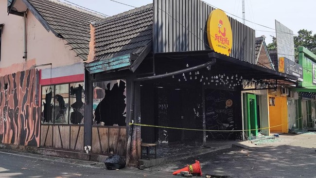 Polisi menyatakan kericuhan yang melibatkan dua pihak di Babarsari, Yogyakarta bermula dari keributan di salah satu tempat hiburan karaoke, Sabtu 2 Juli malam.