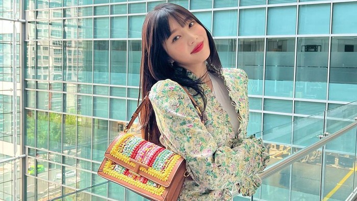 Agar Tetap Sopan dan Nyaman, Intip Cara 4 Idol K-pop Ini Siasati Busana yang Terlalu Seksi