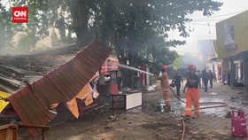 VIDEO: Ricuh Di Babarsari DIY, Sejumlah Ruko Dan Sepeda Motor Dibakar