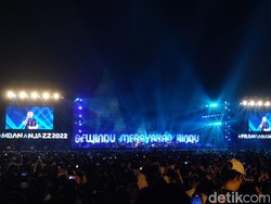 Kembali Tampil di Prambanan Jazz 2022, Tulus Tetap Memukau