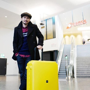 Digoda Petugas Bandara Cantik, Keramahan Vincent Rompies Jadi Sorotan