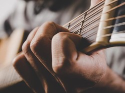 Chord Gitar Lagu Barat 80-an Milik Metallica (One, Welcome Home, Creeping Death)