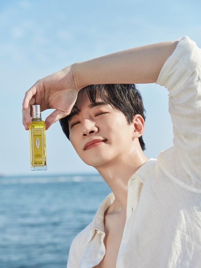 Adapun parfum yang dirilis merupakan edisi terbatas dan memberi kesan menyegarkan, sesuai dengan pesona milik Lee Jun Ho. Tertarik mencobanya, Beauties?/ Foto: kr.loccitane.com