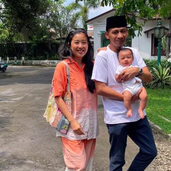 <p>Kehadiran Hydro tampaknya menjadi warna baru dalam kehidupan pernikahan Olivia Zalianty dan suami. (Foto: Instagram: @oliviazallianty)</p>