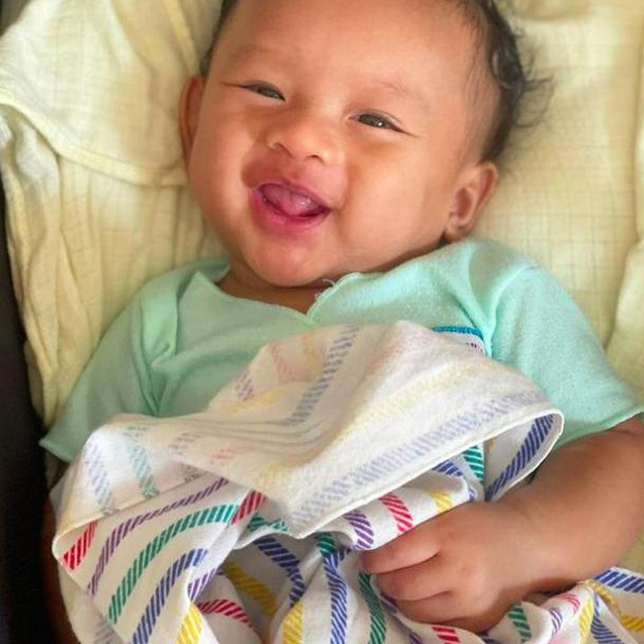 <p>Potret Baby Hydro, murah senyum dan menggemaskan ya, Bunda? (Foto: Instagram @oliviazallianty)</p>