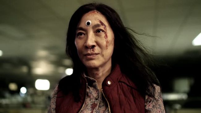 Michelle Yeoh menuntut duo kreator Everything Everywhere All at Once untuk mengikuti kemauannya bila mau aktris itu tetap main di film tersebut.