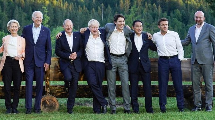 Gaya Para Pemimpin Negara Kompak Tampil Tanpa Dasi di G7 Dikritik Netizen