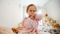5 Cara Mengatasi Batuk pada Anak, Kapan Harus Dibawa ke Dokter?