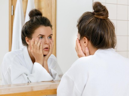 5 Cara Menghilangkan Bekas Jerawat, Coba Masker Lidah Buaya