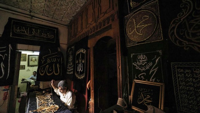 FOTO: Mengintip Pembuatan Kiswah Ka'bah di Mesir