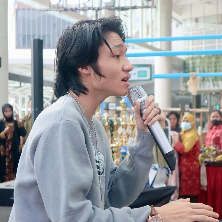 <p>Bagaimana tidak, remaja yang baru genap berusia 17 tahun ini memiliki bakat tak kalah seperti sang ayah. Ia jago akting, juga menyanyi. (Foto: Instagram @kiesha.alvaro)<br /><br /><br /></p>