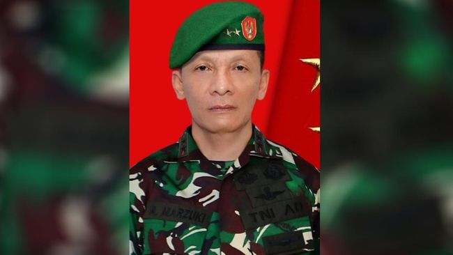 Mayjen Purn. Achmad Marzuki pensiun dini dari TNI AD ketika menerima tugas sebagai penjabat Gubernur Aceh dari Kemendagri.
