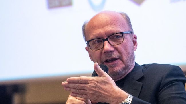Sutradara Paul Haggis telah dilepaskan dari tahanan rumah di Italia, sementara jaksa tetap melanjutkan penyelidikan dugaan pelecehan seksual.