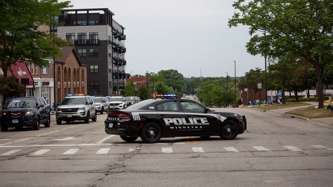 Pihak kepolisian Chicago, Amerika Serikat, mengungkapkan aksi brutal pelaku memberondong parade kemerdekaan dari atap gedung pada Senin (4/7) waktu setempat.