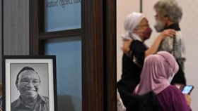 FOTO: Suasana Haru Menyelimuti Rumah Duka Bob Tutupoly