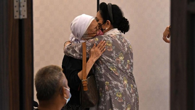 FOTO: Suasana Haru Menyelimuti Rumah Duka Bob Tutupoly