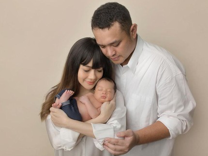 Simak 14 Perlengkapan Menyusui Andalan Adiezty Fersa untuk MengASIhi Baby Gin