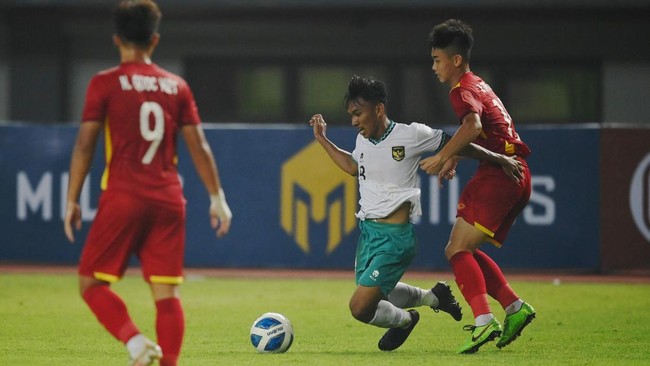 Striker Vietnam Nguyen Dinh Bac mendapat lima jahitan di kepala setelah menghajar Filipina 4-1 di Piala AFF U-19 2022, Senin (4/7).